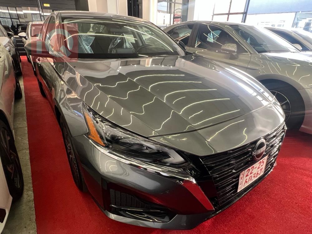 نيسان ألتيما